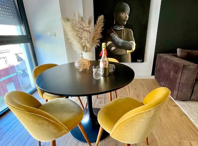 Agata 10-4e 公寓 *